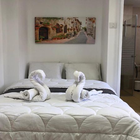 Hotel Room Service Bat Yam Eksteriør billede