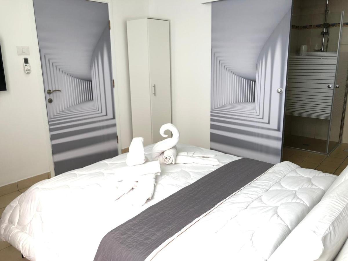 Hotel Room Service Bat Yam Eksteriør billede