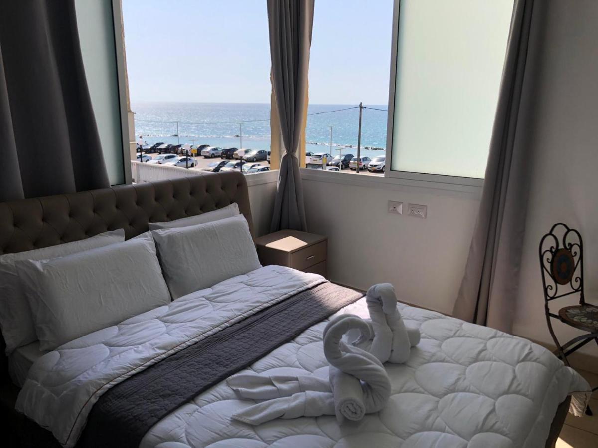 Hotel Room Service Bat Yam Eksteriør billede