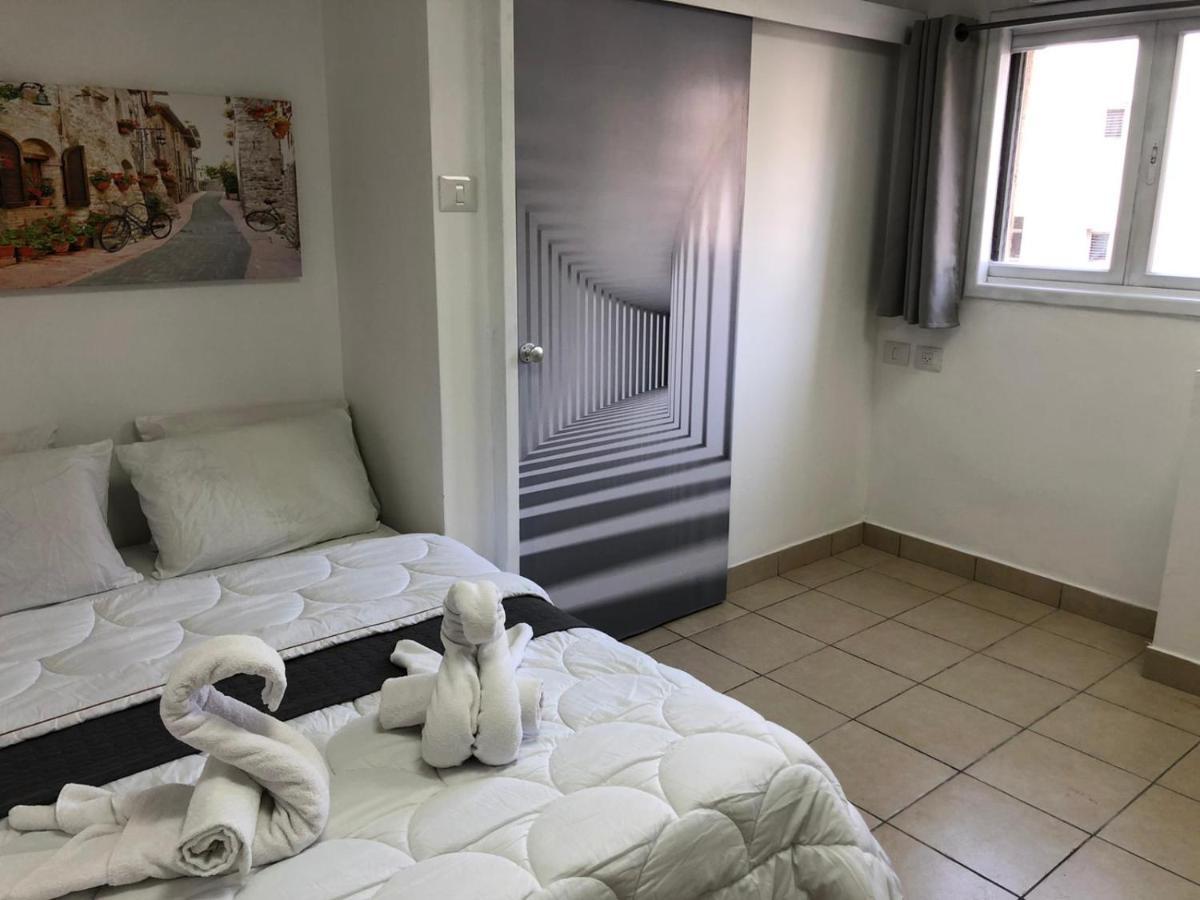 Hotel Room Service Bat Yam Eksteriør billede