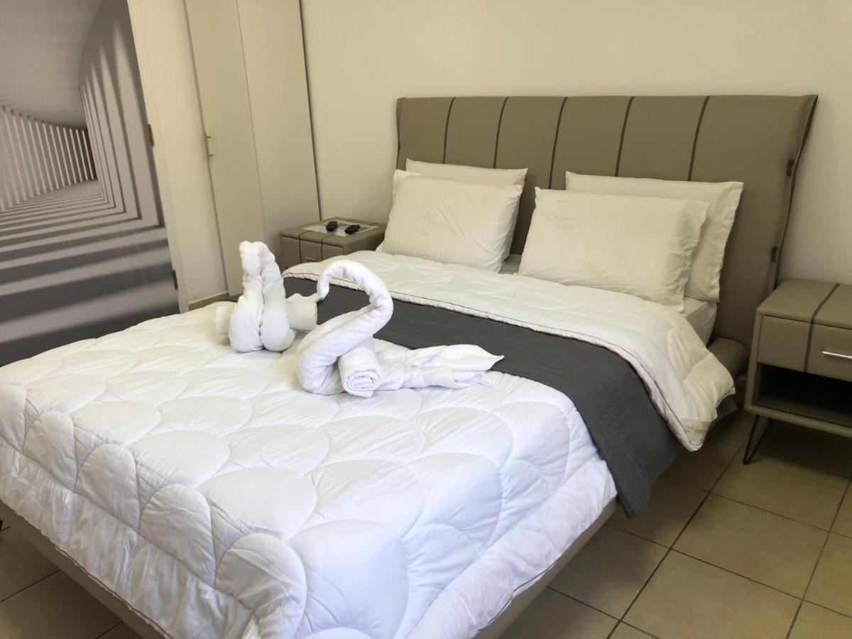 Hotel Room Service Bat Yam Eksteriør billede