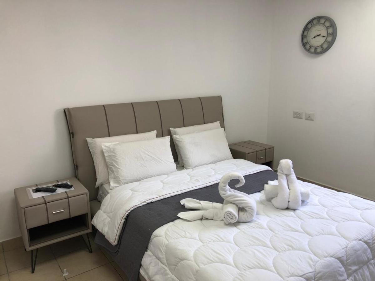 Hotel Room Service Bat Yam Eksteriør billede