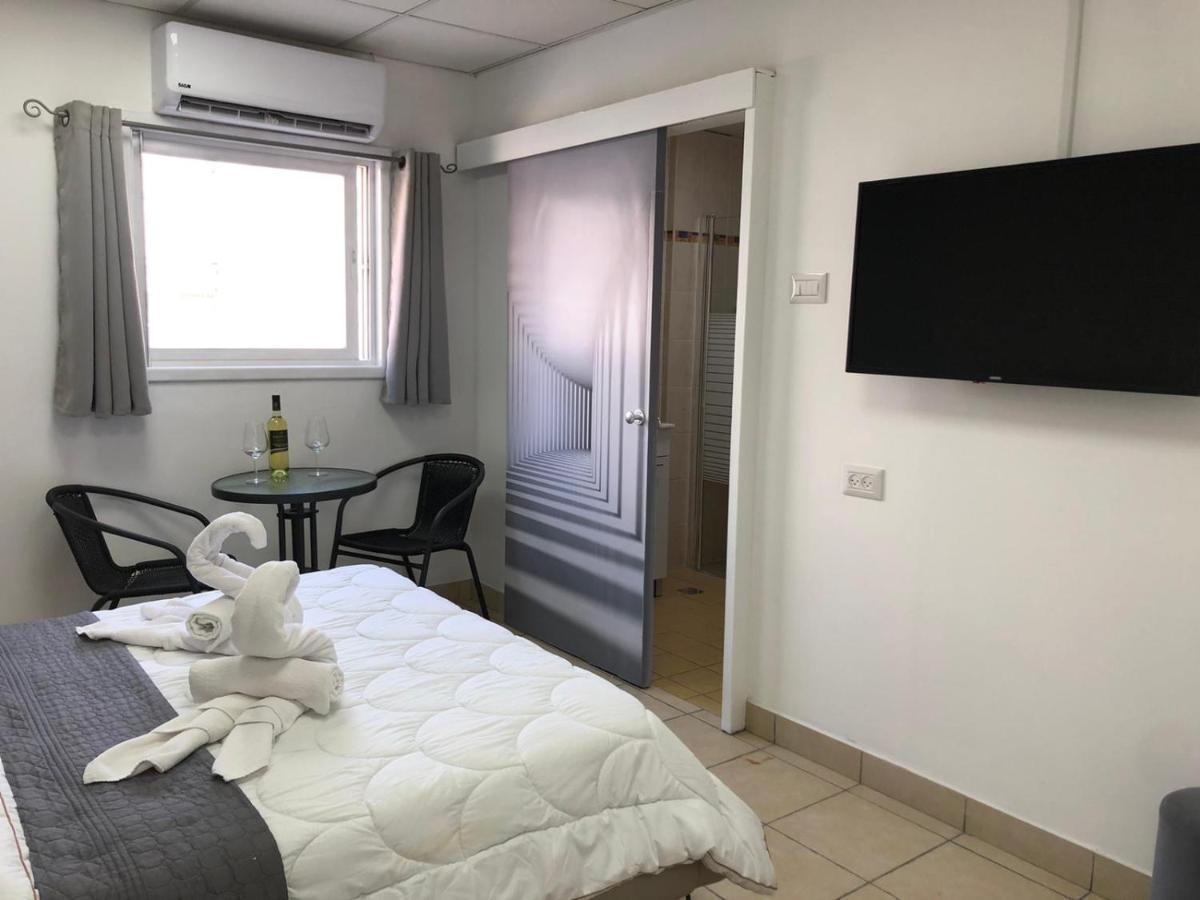 Hotel Room Service Bat Yam Eksteriør billede