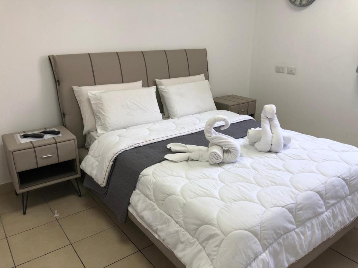 Hotel Room Service Bat Yam Eksteriør billede