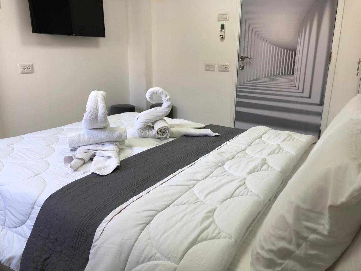 Hotel Room Service Bat Yam Eksteriør billede